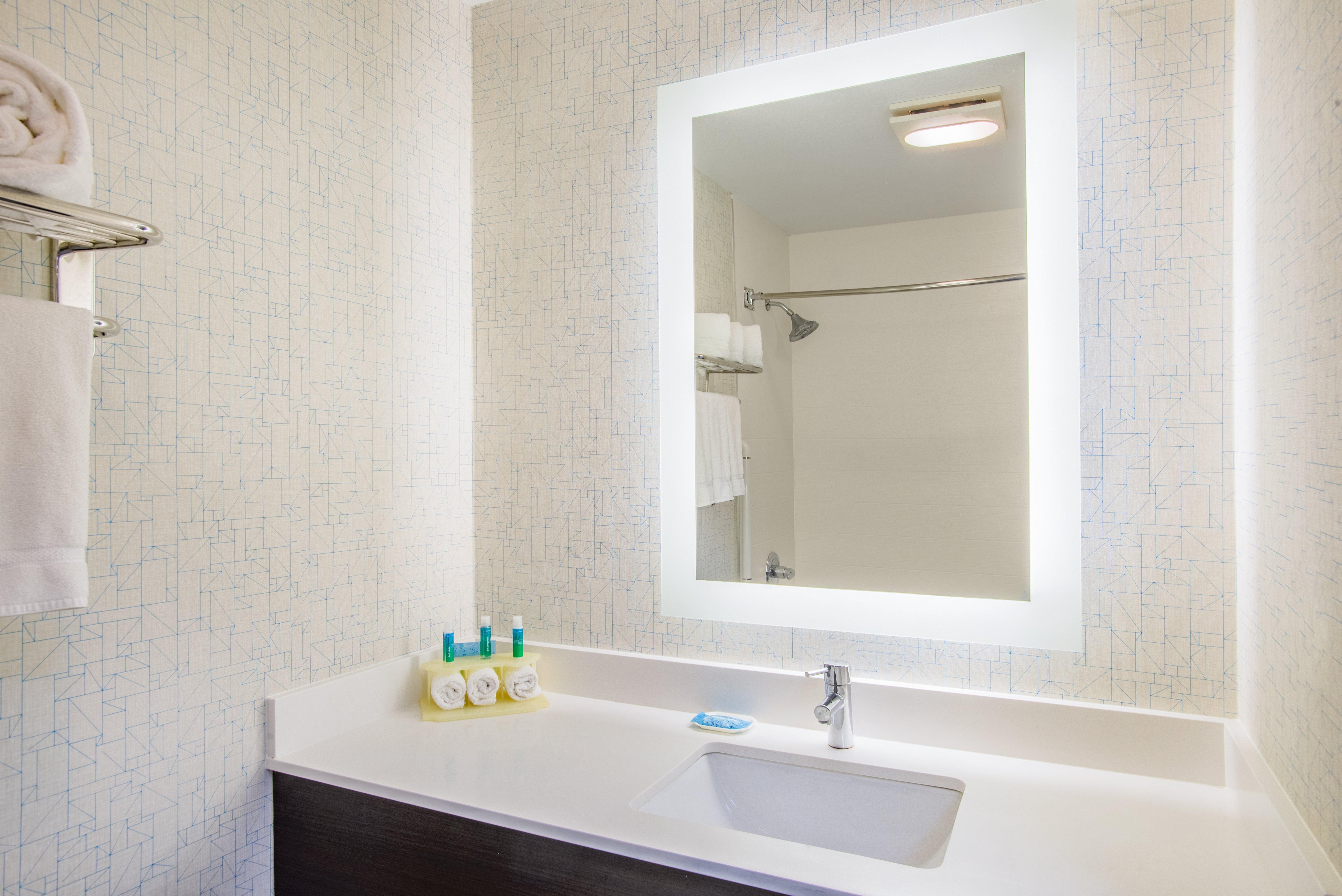 Holiday Inn Express Hotel & Suites Boston - Marlboro By Ihg Hudson Bagian luar foto