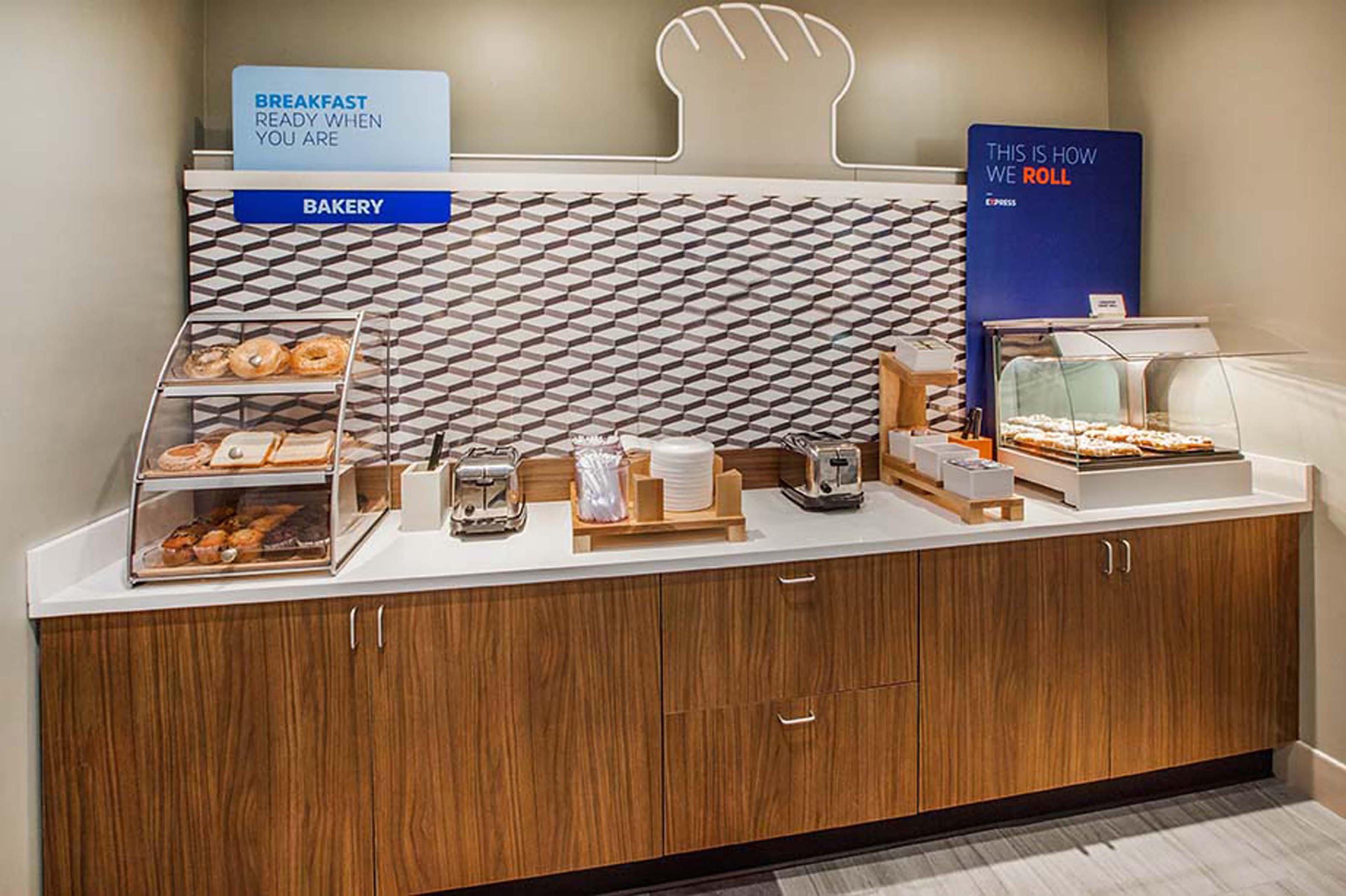Holiday Inn Express Hotel & Suites Boston - Marlboro By Ihg Hudson Bagian luar foto