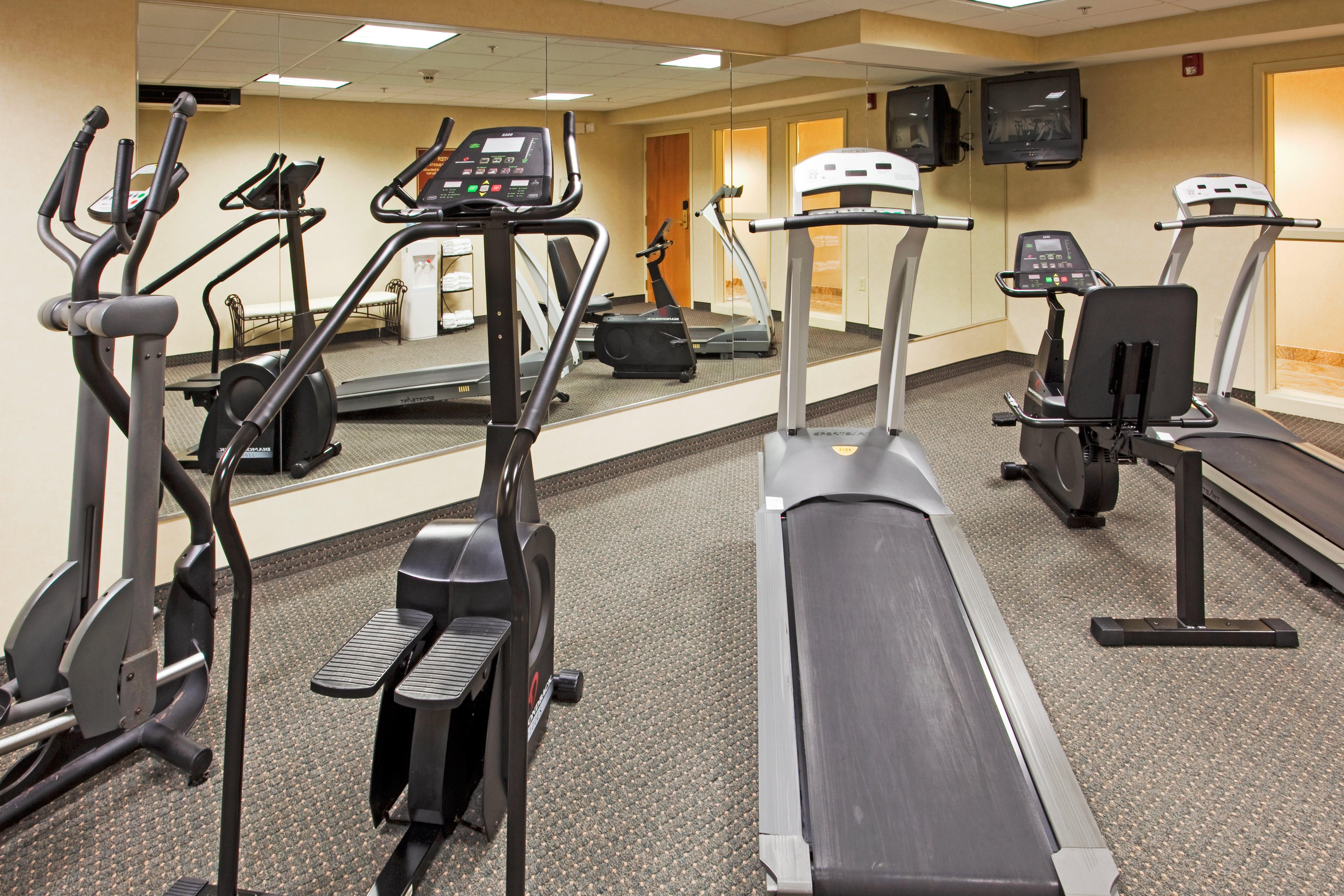 Holiday Inn Express Hotel & Suites Boston - Marlboro By Ihg Hudson Bagian luar foto