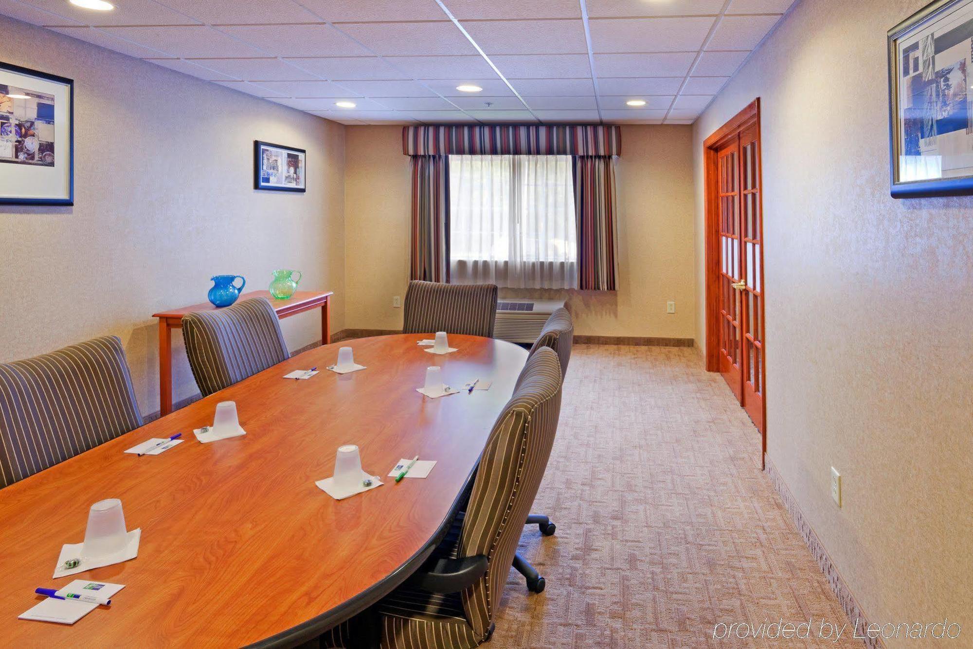 Holiday Inn Express Hotel & Suites Boston - Marlboro By Ihg Hudson Bagian luar foto
