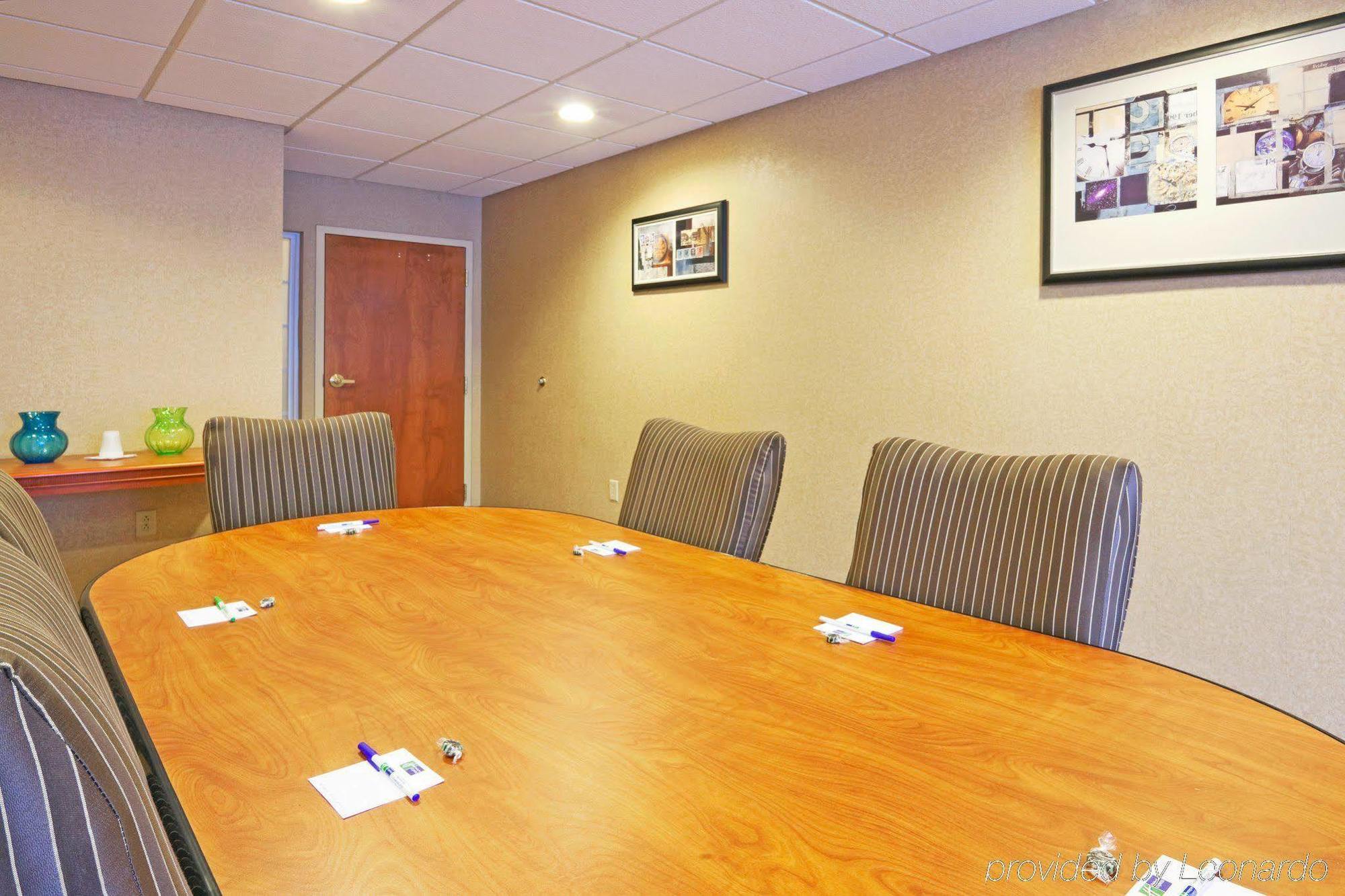 Holiday Inn Express Hotel & Suites Boston - Marlboro By Ihg Hudson Bagian luar foto