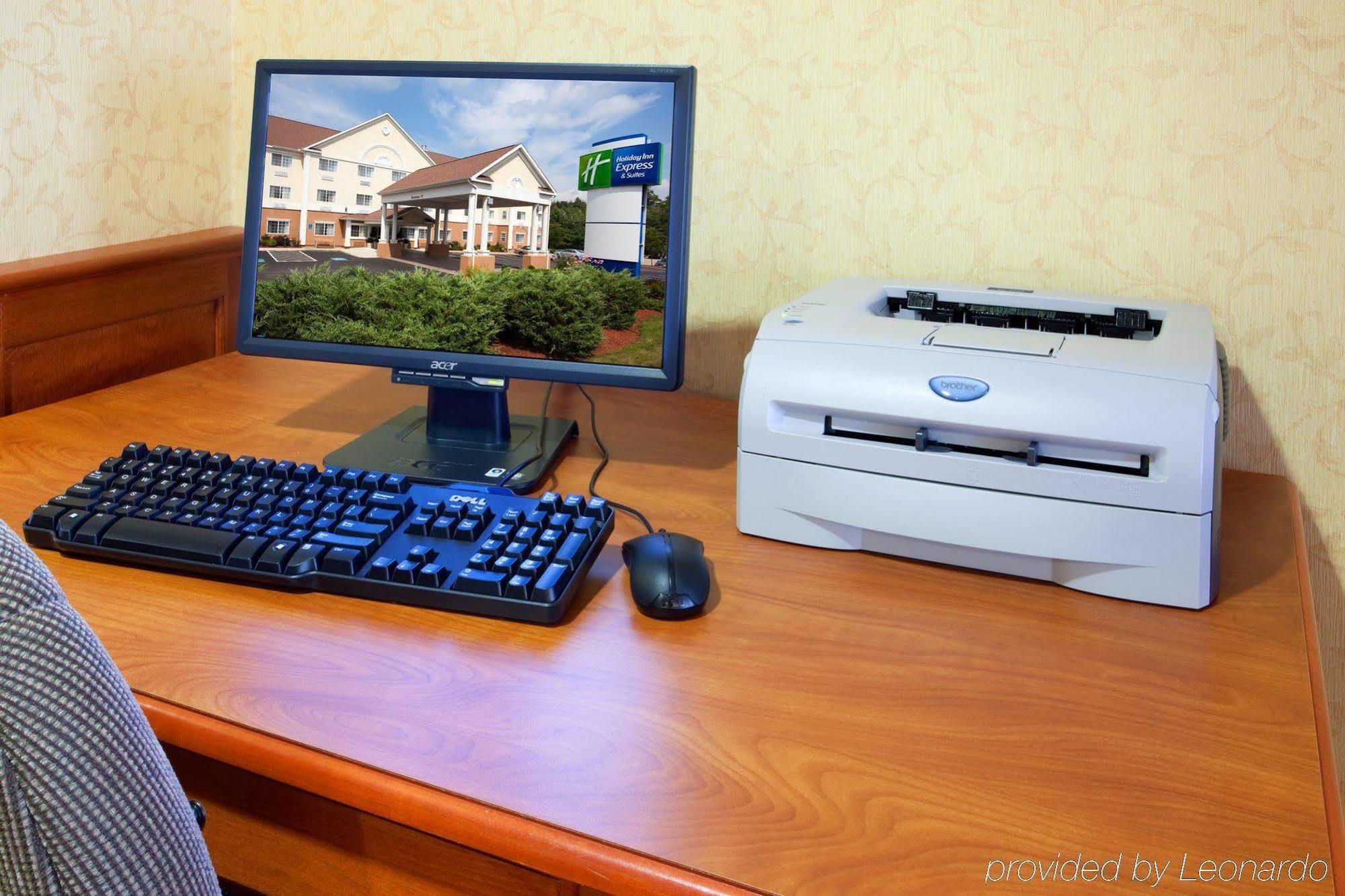 Holiday Inn Express Hotel & Suites Boston - Marlboro By Ihg Hudson Bagian luar foto