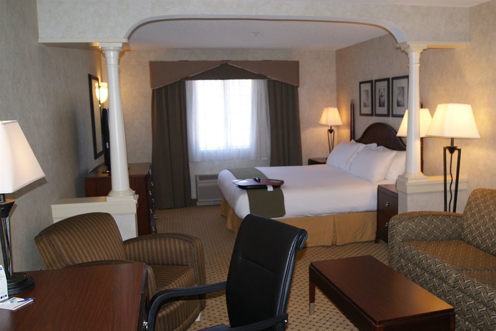 Holiday Inn Express Hotel & Suites Boston - Marlboro By Ihg Hudson Bagian luar foto