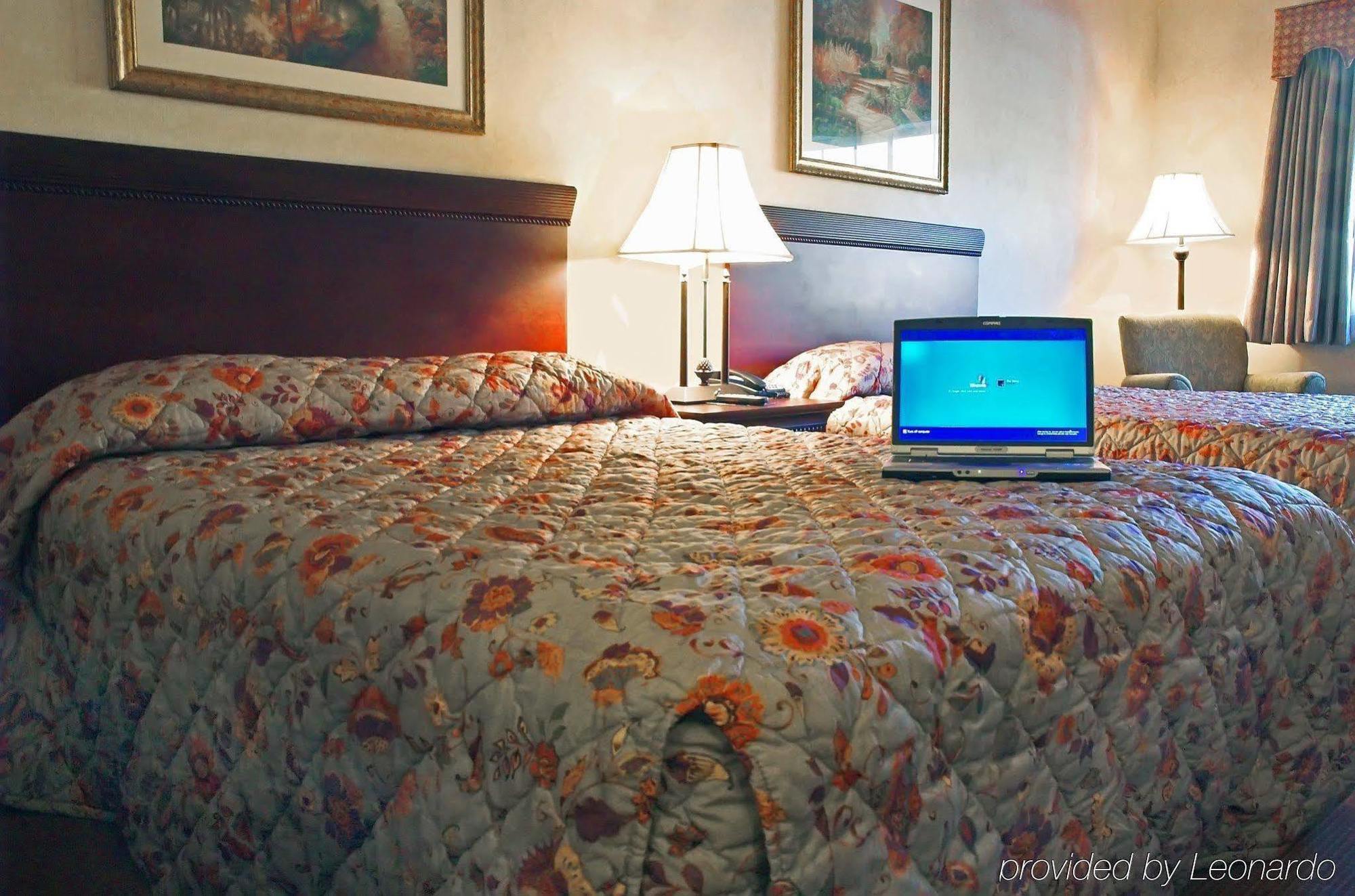 Holiday Inn Express Hotel & Suites Boston - Marlboro By Ihg Hudson Bagian luar foto